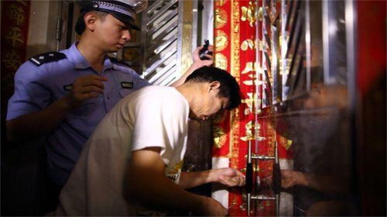 請開鎖師傅開了鎖后，師傅為什么一般都不進門，就算主人請也不進去？
